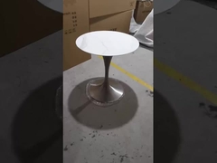 เก้าอี้ร้านอาหารไม้ผิวสีเทาที่ปูทับโดยไม่มีรองแขน